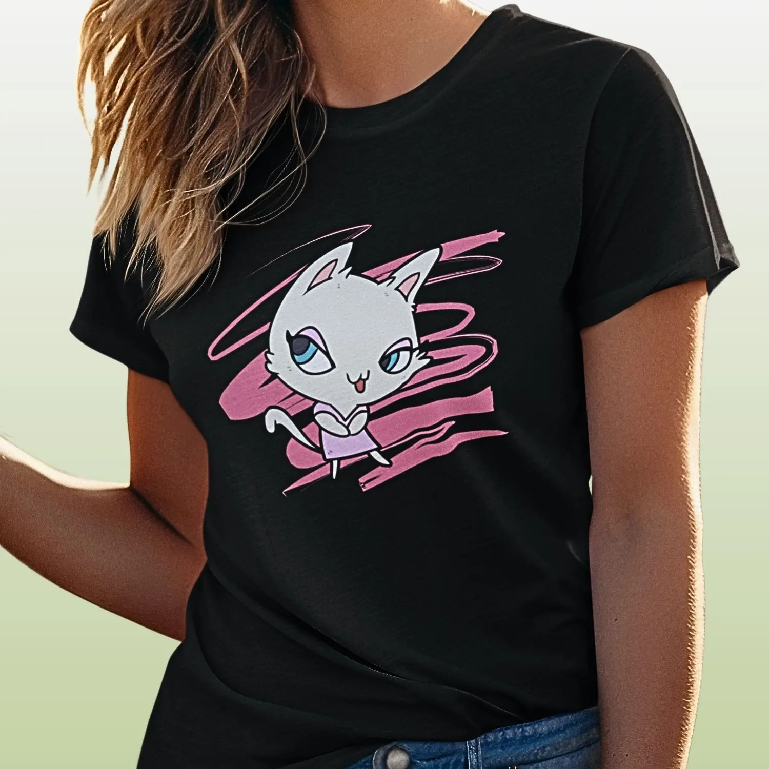 Camiseta com desenho de uma charmosa gatinha branca de olhos azuis
