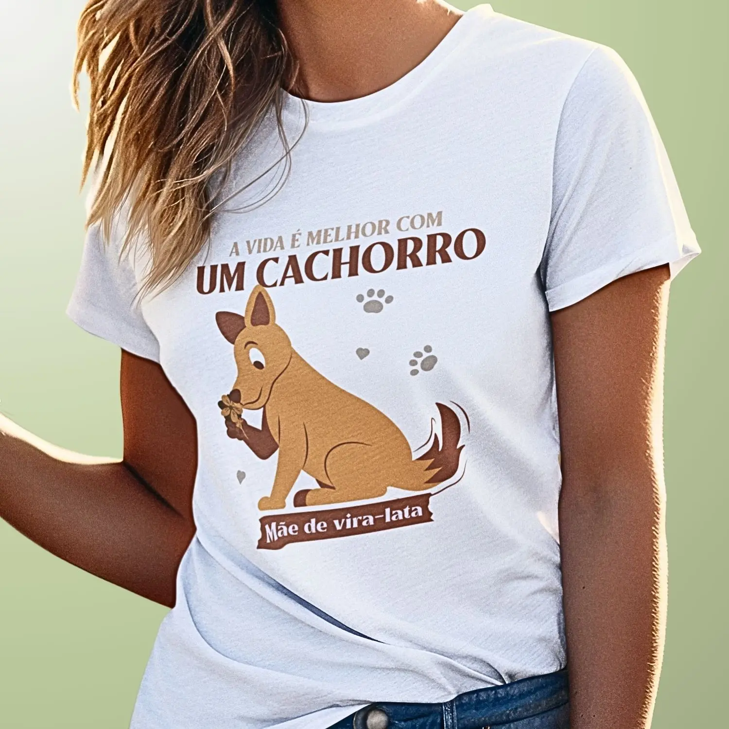 Camiseta com desenho de cachorro vira-lata