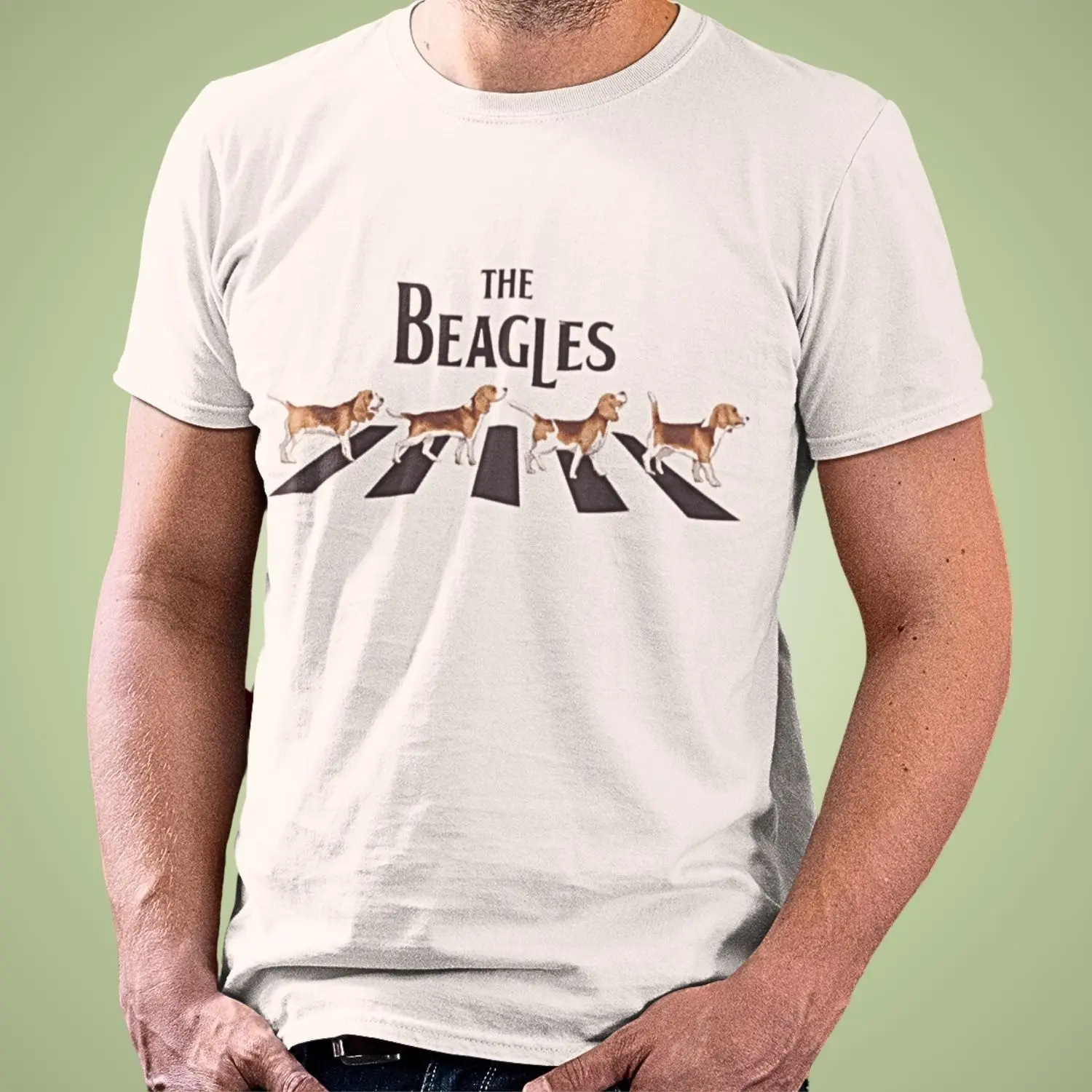 Camiseta com desenho de cães beagles atravessando uma faixa de pedestres.
