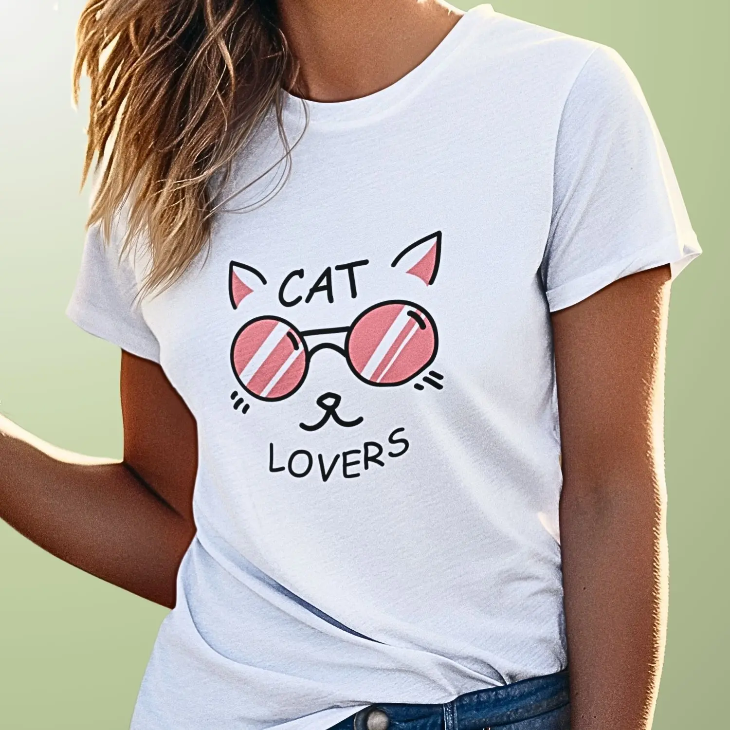 Camiseta com símbolo de gato de óculos com o texto Cat Lovers