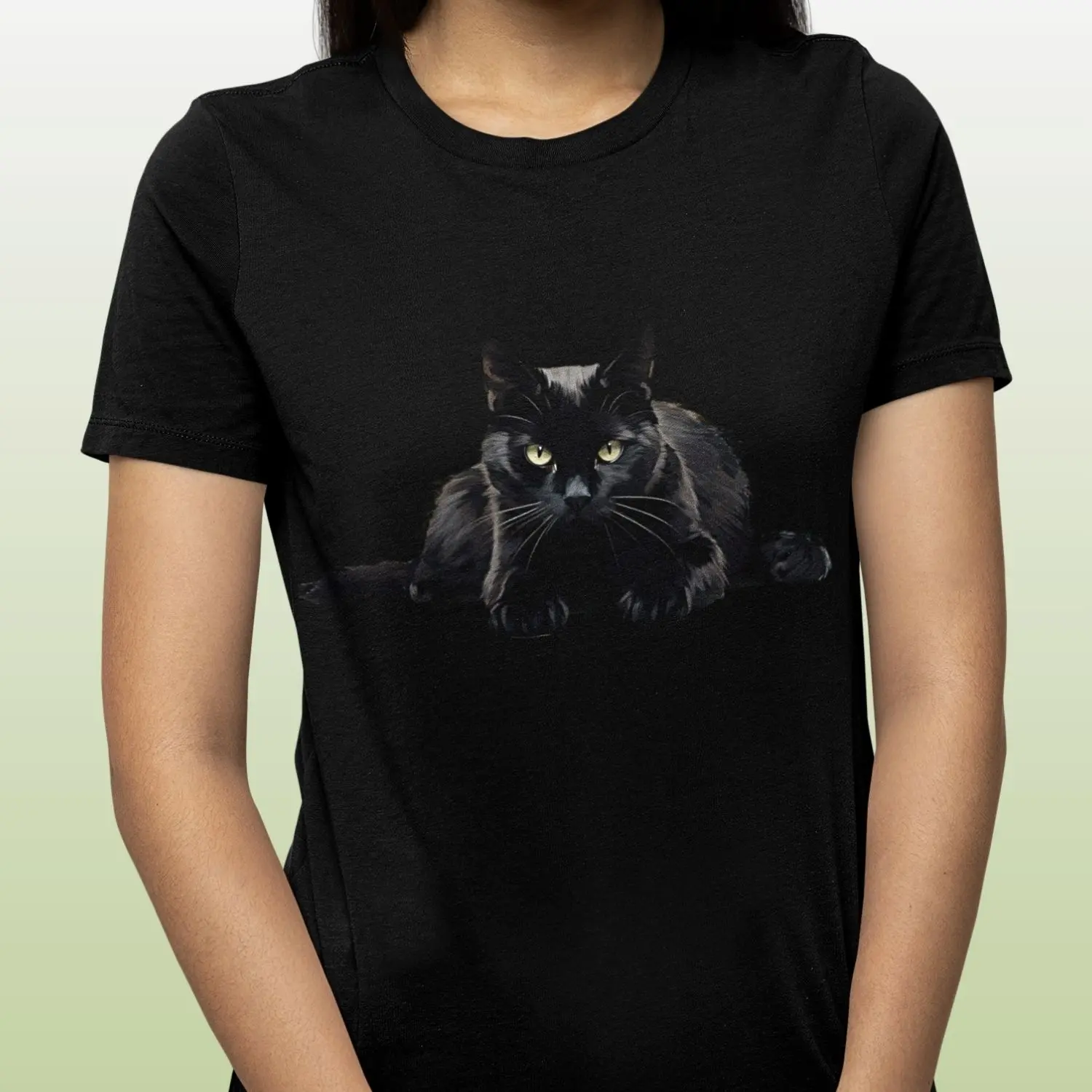 Camiseta preta com imagem de gato preto