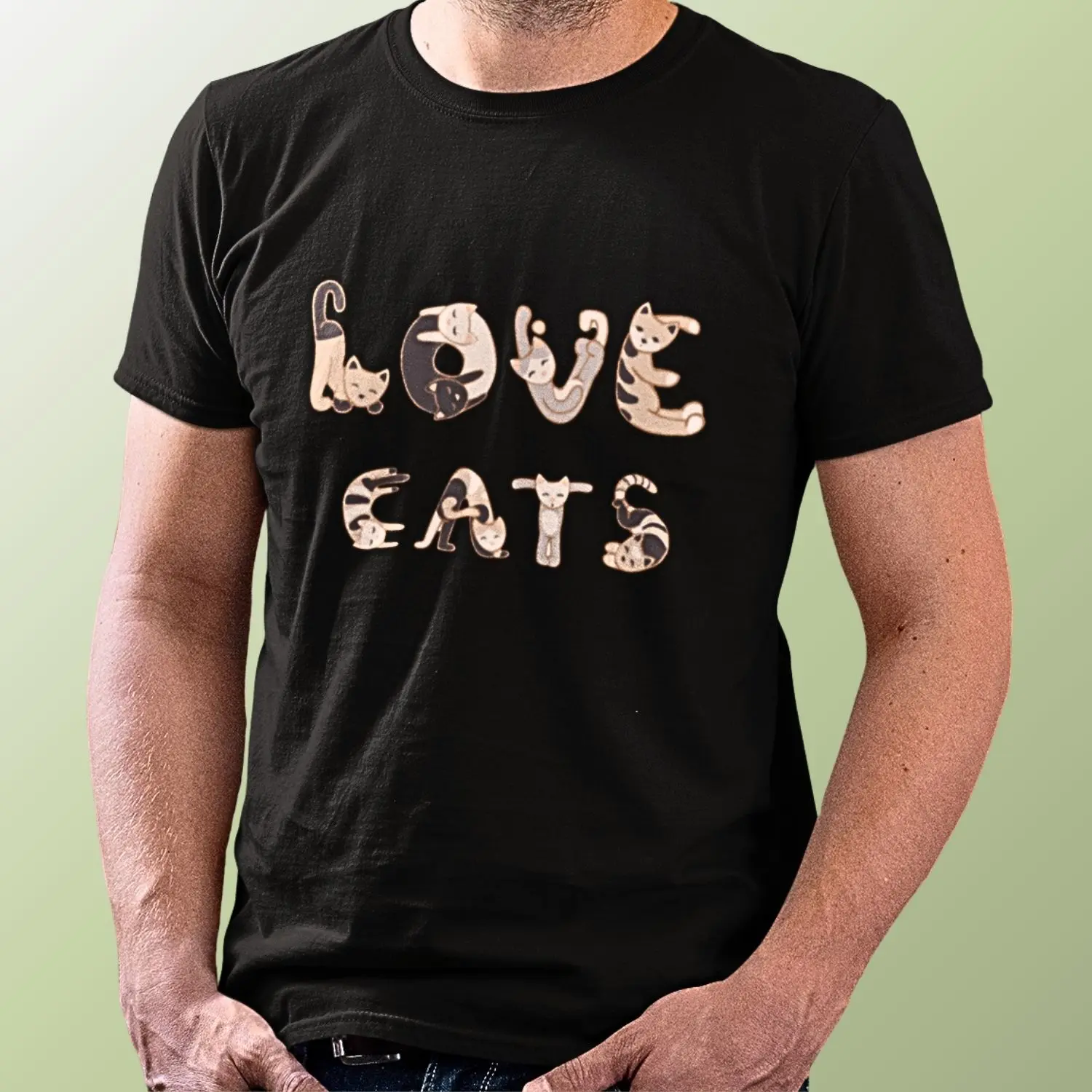 Camiseta com a frase Love Cats escrita em desenhos de gatos