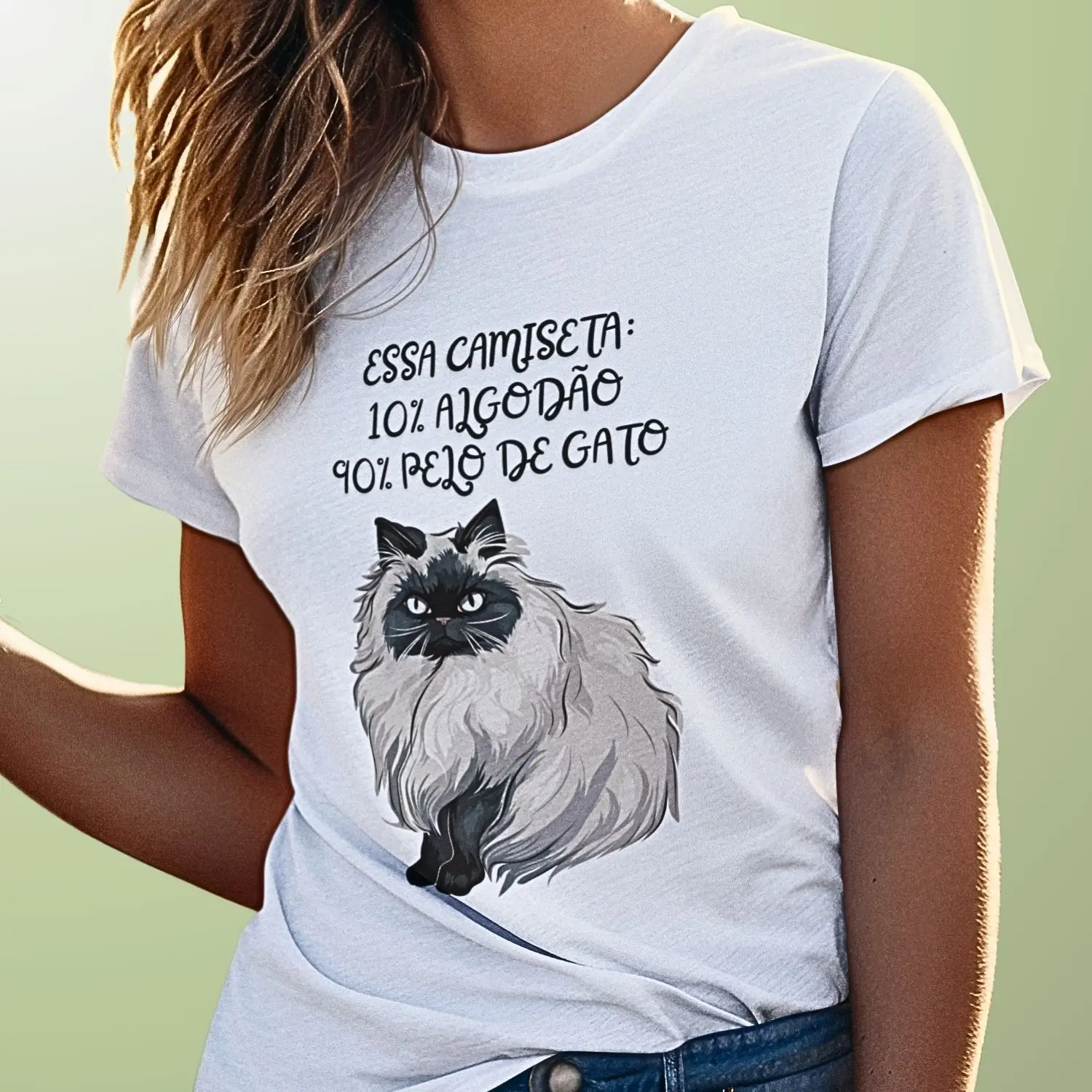Camiseta com desenho de gato e frase de 90% pelo de gato e 10% algodão