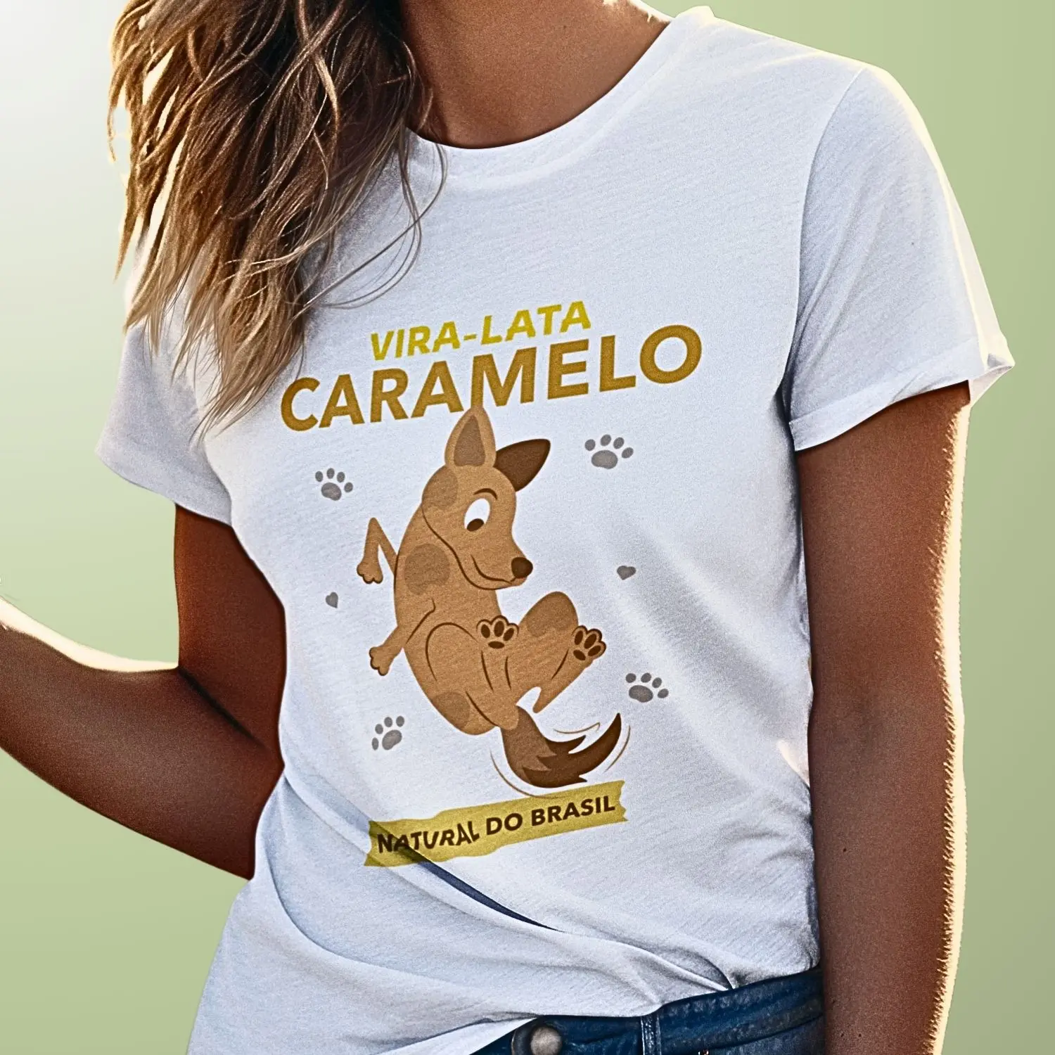 camiseta com desenho de um vira-lata-caramelo