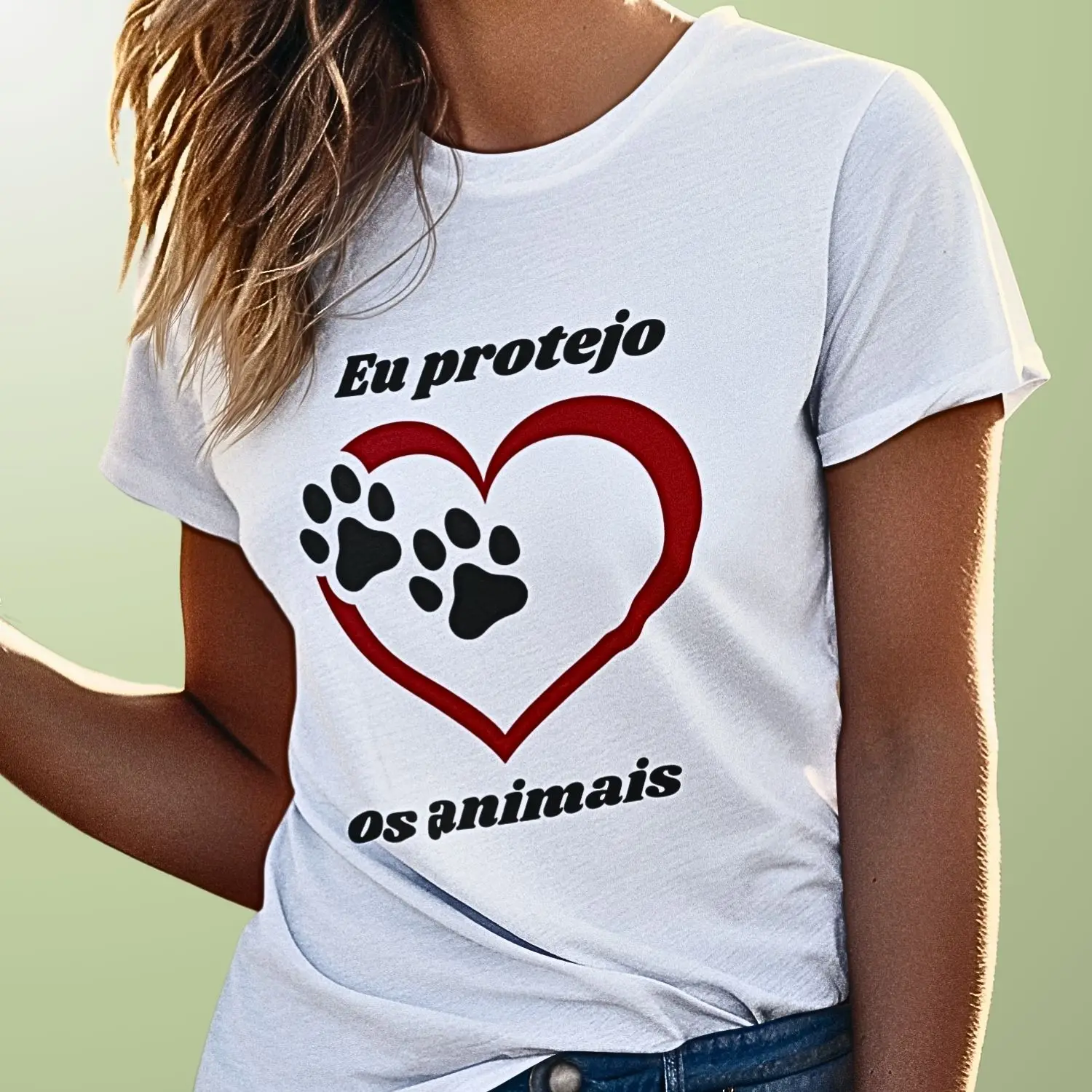 Camiseta com um coração e 2 patinhas dentro